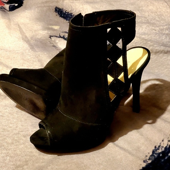 Heels - Picture 1 of 1